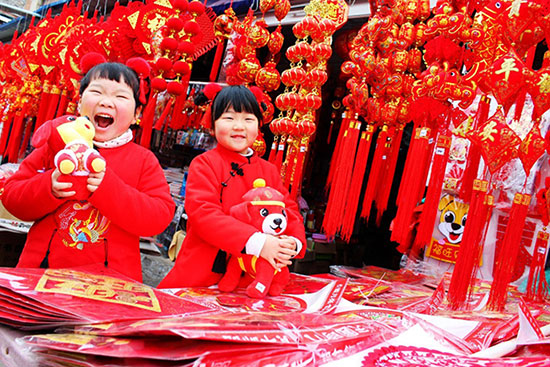 選購年貨快樂多。 安徽淮南網(wǎng)友米雪 攝