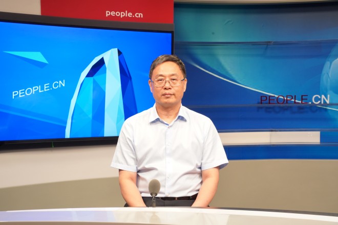 中國藝術(shù)研究院院長、黨委副書記周慶富做客人民網(wǎng)。張力洋攝