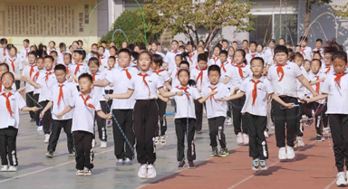 濟(jì)南：陽(yáng)光課間 童趣飛揚(yáng)
