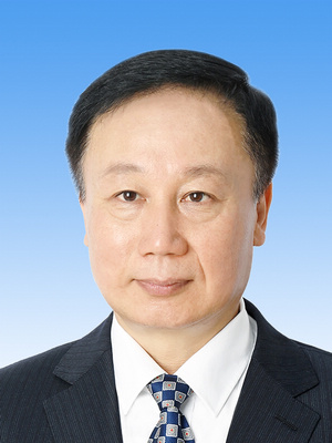 馬宏偉，男，滿(mǎn)族，1969年4月生，研究生學(xué)歷，中共黨員，現(xiàn)任人民日?qǐng)?bào)社副總編輯。