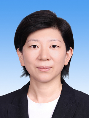 杜尚澤，女，漢族，1981年10月生，研究生學歷，中共黨員，現(xiàn)任人民日報社編委委員兼政治文化部主任、北京分社社長。